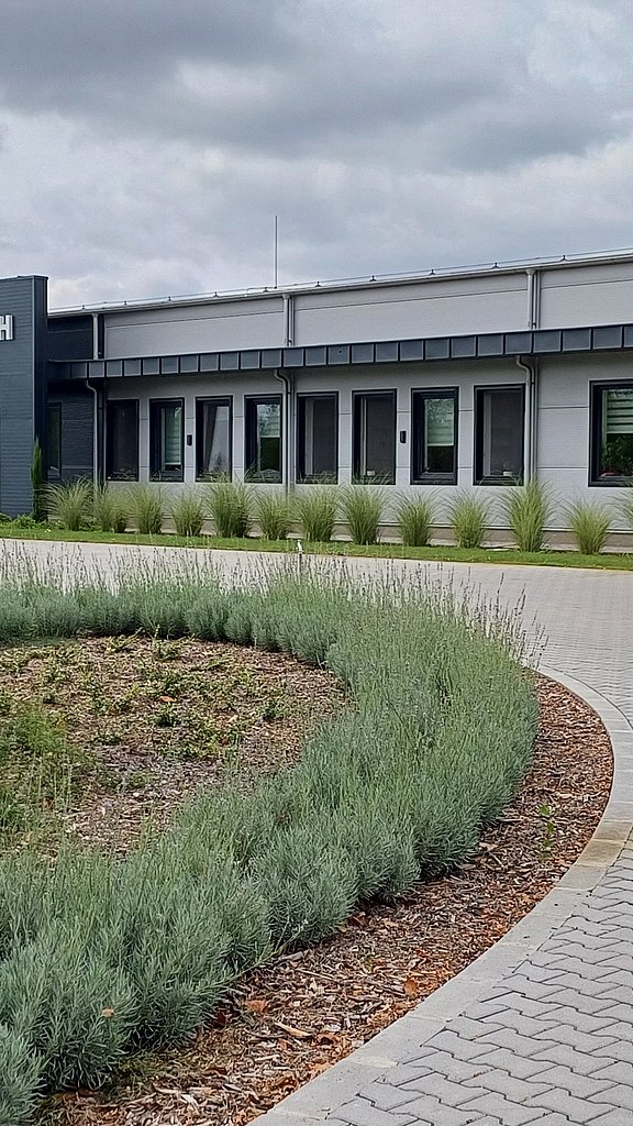 Hennlich Ipartechnika Kft. Hennlich Ipartechnika Kft.